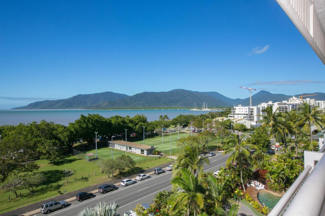 Cairns Luxury Seafront Apartment מראה חיצוני תמונה